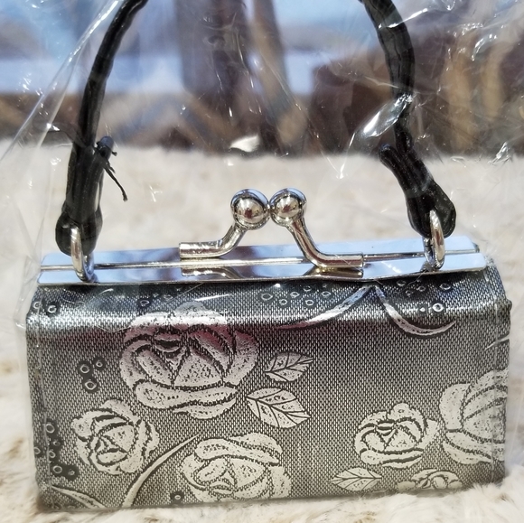 * MOST ADORABLE LIPSTICK HOLDER/CHANGE PURSE* - Picture 9 of 9